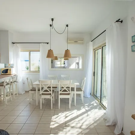 Phaedrus Living: Luxury Oceania Villa *