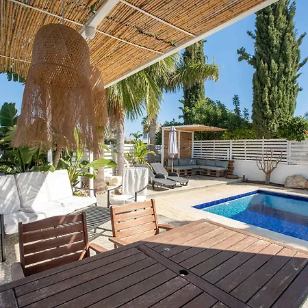 Phaedrus Living: Luxury Oceania * Ajia Napa