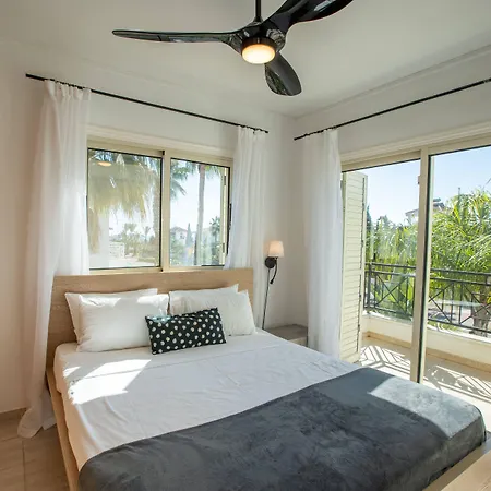 Phaedrus Living: Luxury Oceania Ayia Napa