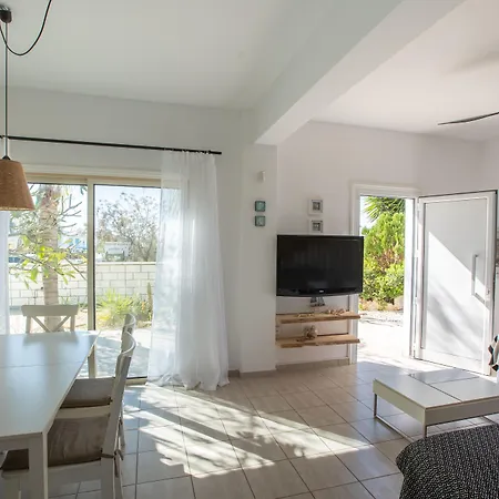 Phaedrus Living: Luxury Oceania Villa *